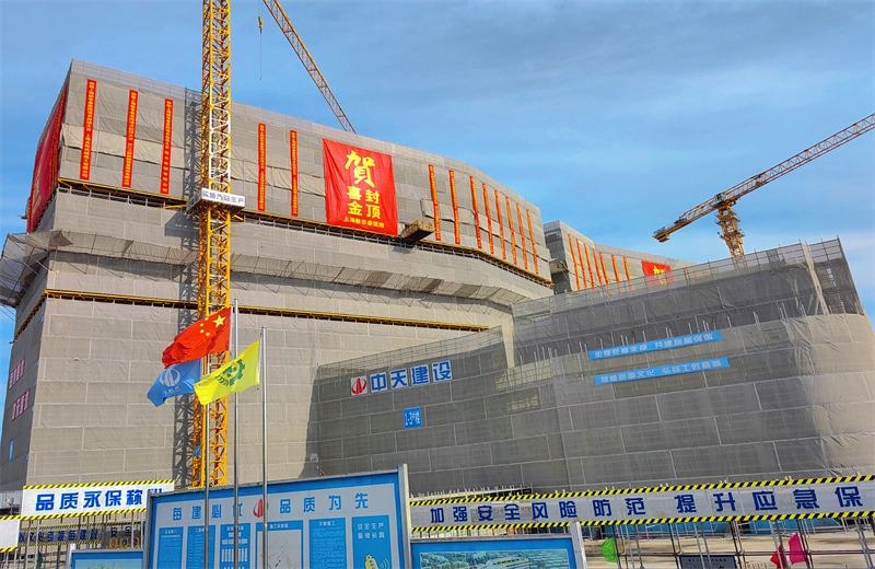 2024年10月30日，人生就是博三建上海新华泰医院项目主体封顶。